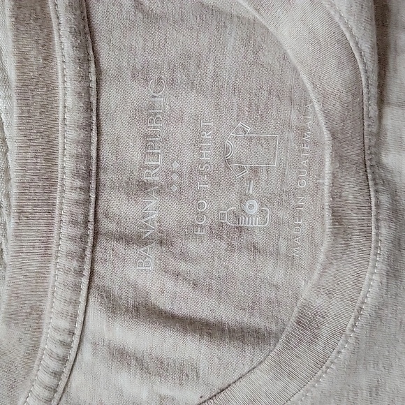 2/$10 Banana Republic Womens Light oatmeal Graphic Tee,Y2K Size L - Picture 2 of 4